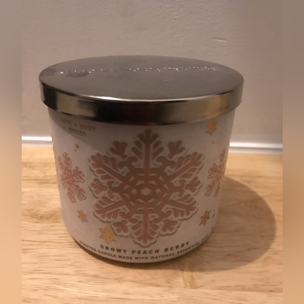 Bath and body works Snowy Peach Berry scented candle